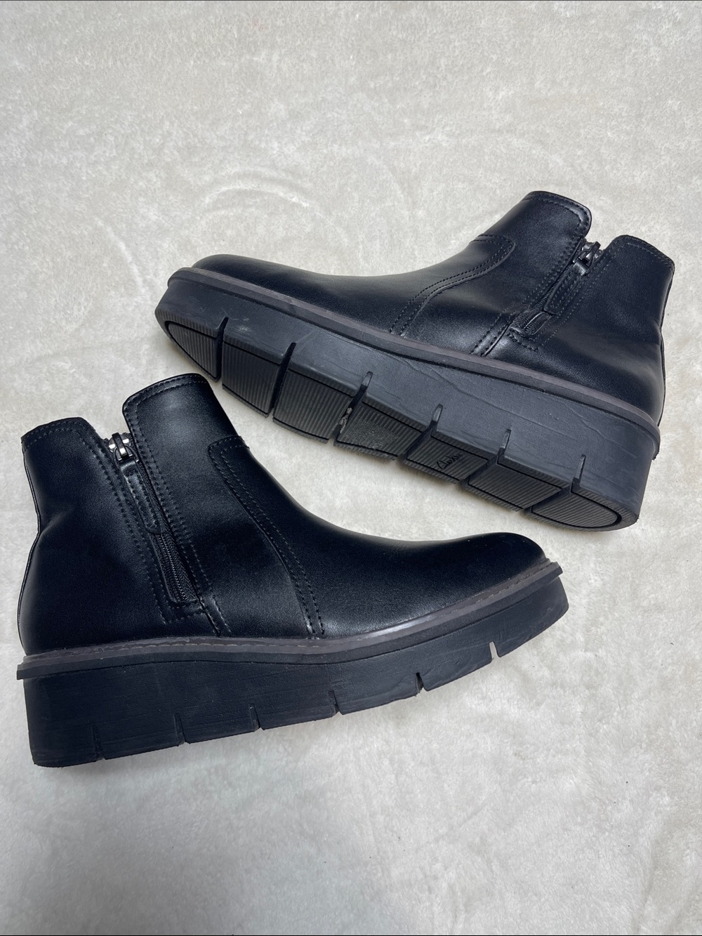 Clarks Black Leather Zip Ankle Boots Size 7.5